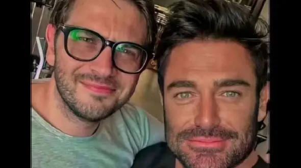 صمیمیت خانوادگی و هوای برادر رو داشتن به سبک محمدرضا گلزار؛ از دادن شام برای دوستان بخاطر ازدواج برادرش تا شراکت با آقا بردیا در رستوران معروفش و حضور در جلسات دوستانه و کاری+عکس