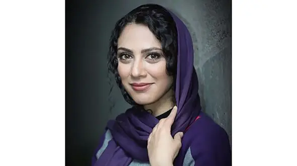 عکس لو رفته از مونا فرجاد با مرد غریبه در خانه !