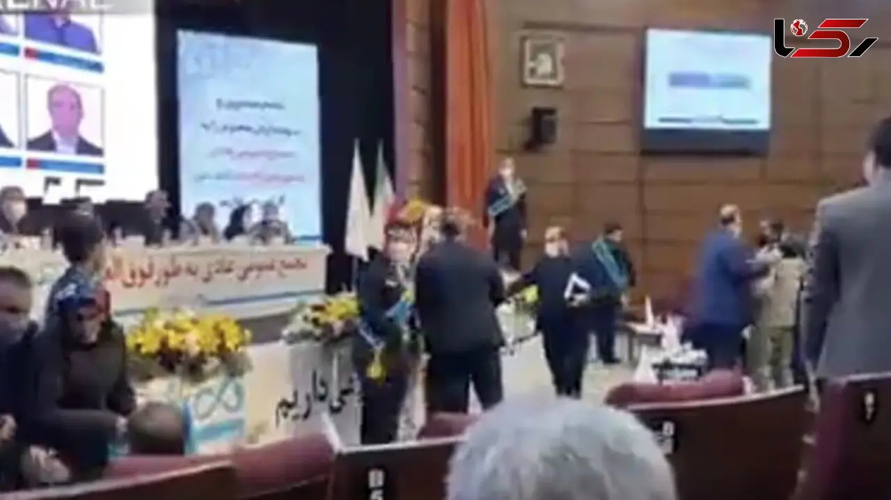 فیلم لحظه کتک‌ کاری شدید در مجمع بانک دی 