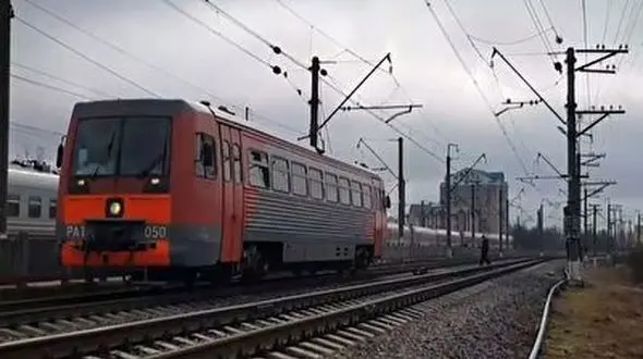 زنده ماندن عجیب یک مرد پس از برخورد با قطار + فیلم