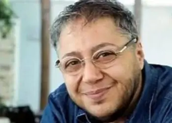 عکس سفر به ایام قدیم /  عکس یادگاری «مازیار لرستانی» با «ناریه و عمره» در پشت‌صحنه «مختارنامه» / وقتی هنوز زن بود