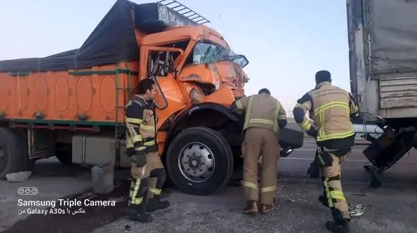 3 عکس از تصادف هولناک تریلی و کامیون در آزاد راه زنجان تهران