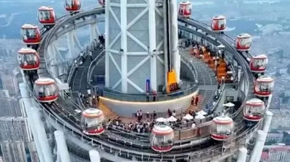 فیلم / برج 600 متری کانتون جرات دارین سوار شین؟!/  چگونه چین با معماری آینده‌نگر، مهندسی جسورانه و نورپردازی رنگین‌کمانی، آن را به نماد افسانه‌ای مدرن جهان تبدیل کرد؟! 