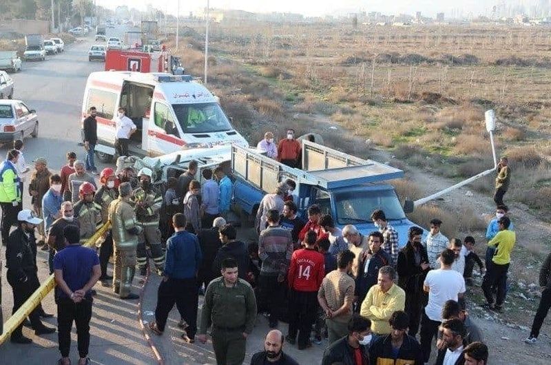 پرت شدن 11 تن از 2 خودرو در پی تصادف 