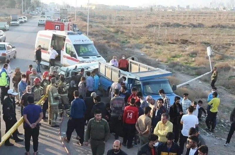 پرت شدن 11 تن از 2 خودرو در پی تصادف 