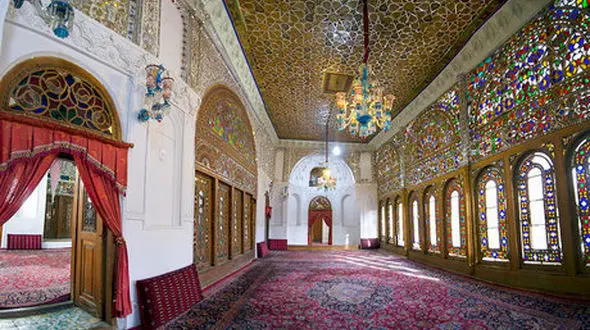 جنجال زن بی حجاب در حسینیه امینی ها قزوین ! / واکنش به هتک حرمت !