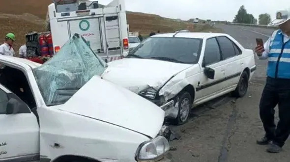 تصادف زنجیره‌ای در آزادراه زنجان به قزوین با 12 مصدوم