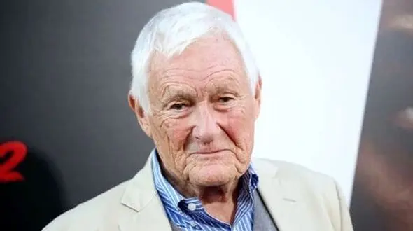 مرگ بازیگر پزشک دهکده در سانحه رانندگی