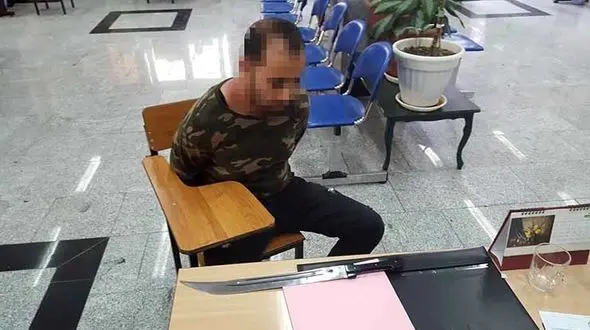 فریبکاری کثیف مردی با خودروهای لوکس برای زنان جوان + عکس