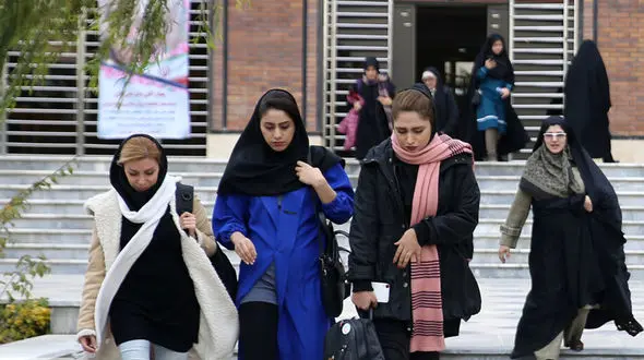 دانشجو: اکثر دانشجویان دانشگاه از دهک بالای جامعه شده اند+ فیلم