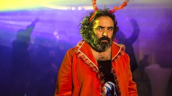 قاتل زنجیره ای سر کارگردان های معروف سینما را می برد!