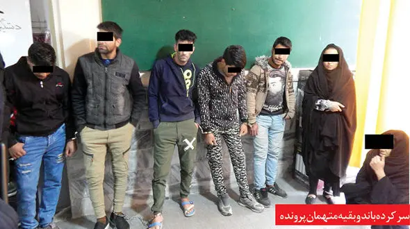 75 شاکی در پرونده سرقت های 5 ثانیه ای باند پیرزن مشهدی ! + عکس های تکان دهنده
