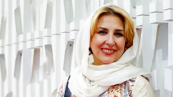 مرجانه گلچین / ژست جالب مرجانه گلچین در کنار ماشین جیپش + عکس