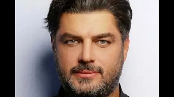 عکس زن زیبا و مینیاتوری سام درخشانی ! / جذابیت دخترشان بی دلیل نیست ! 