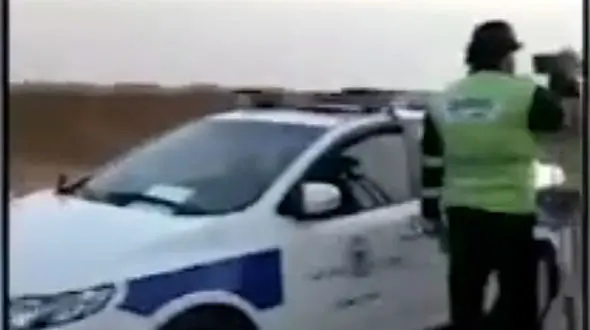 واکنش پلیس به جریمه شدن یک راننده‌ به خاطر نداشتن زنجیر چرخ  در روز آفتابی + فیلم 
