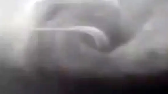 طوفان بسیار عجیب + فیلم