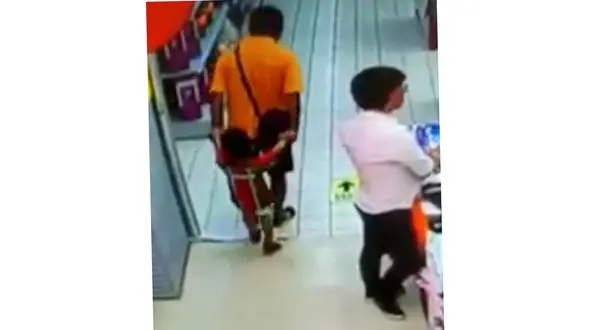 بازی مرگبار پدر و پسر در سوپر مارکت +فیلم