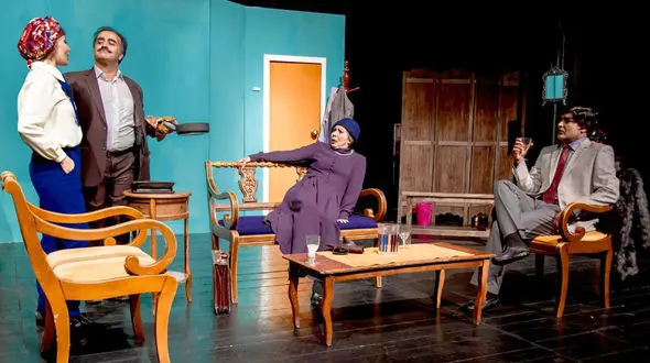 حضور زن و شوهر بازیگر معروفدر یک تئاتر + فیلم