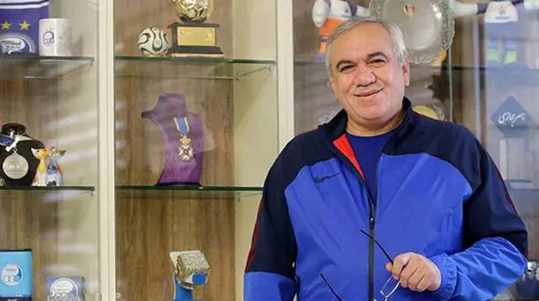 اعضای هیات مدیره استقلال موافق استعفای مدیرعامل/سجادی توپ را به زمین فتح‌الله‌ زاده انداخت+فیلم