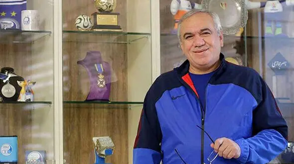 اعضای هیات مدیره استقلال موافق استعفای مدیرعامل/سجادی توپ را به زمین فتح‌الله‌ زاده انداخت+فیلم