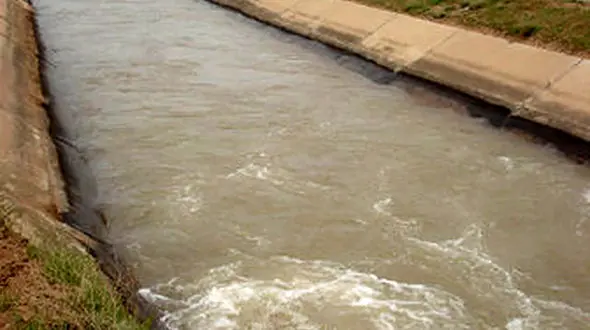 شستن خودرو به قیمت تمام شدن جان پدر!/ در کانال آب مشکین دشت