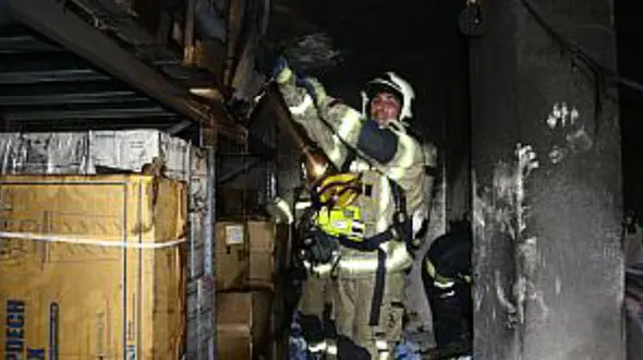  آتش سوزی در انبار یک مرکز درمانی در توانیر تهران