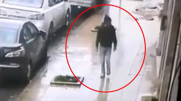 فیلم باورنکردنی از  صحنه مرگ هولناک پسر جوان در پیاده رو 