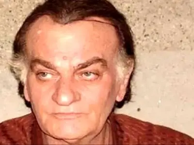 عکس/ سفر در زمان؛ عکس فتحعلی اویسی و پسرش در پشت صحنه سریال کوچک جنگلی؛ سال ۶۴