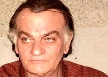 عکس/ سفر در زمان؛ عکس فتحعلی اویسی و پسرش در پشت صحنه سریال کوچک جنگلی؛ سال ۶۴