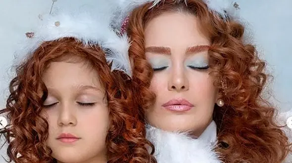 عکس زیباترین مادر و دختر جهان ایرانی اند / شباهت عجیب آنها هوش پران است !