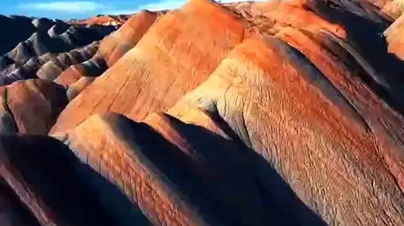 بازی با رنگ ها در دل کوه های ایران + فیلم