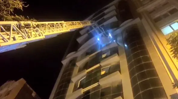 عملیات موفق نجات 3 نفر در آتش‌سوزی مهیب کرمانشاه