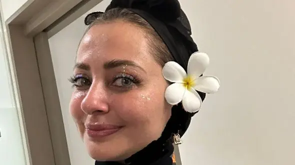 یادی کنیم از روزی که نفیسه روشن از دبی به تماشای دربی نشست!+عکس