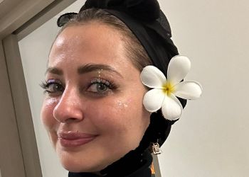 یادی کنیم از روزی که نفیسه روشن از دبی به تماشای دربی نشست!+عکس