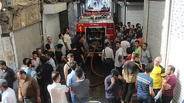  مهار حریق در مجتمع‌ تجاریِ آجودانیه