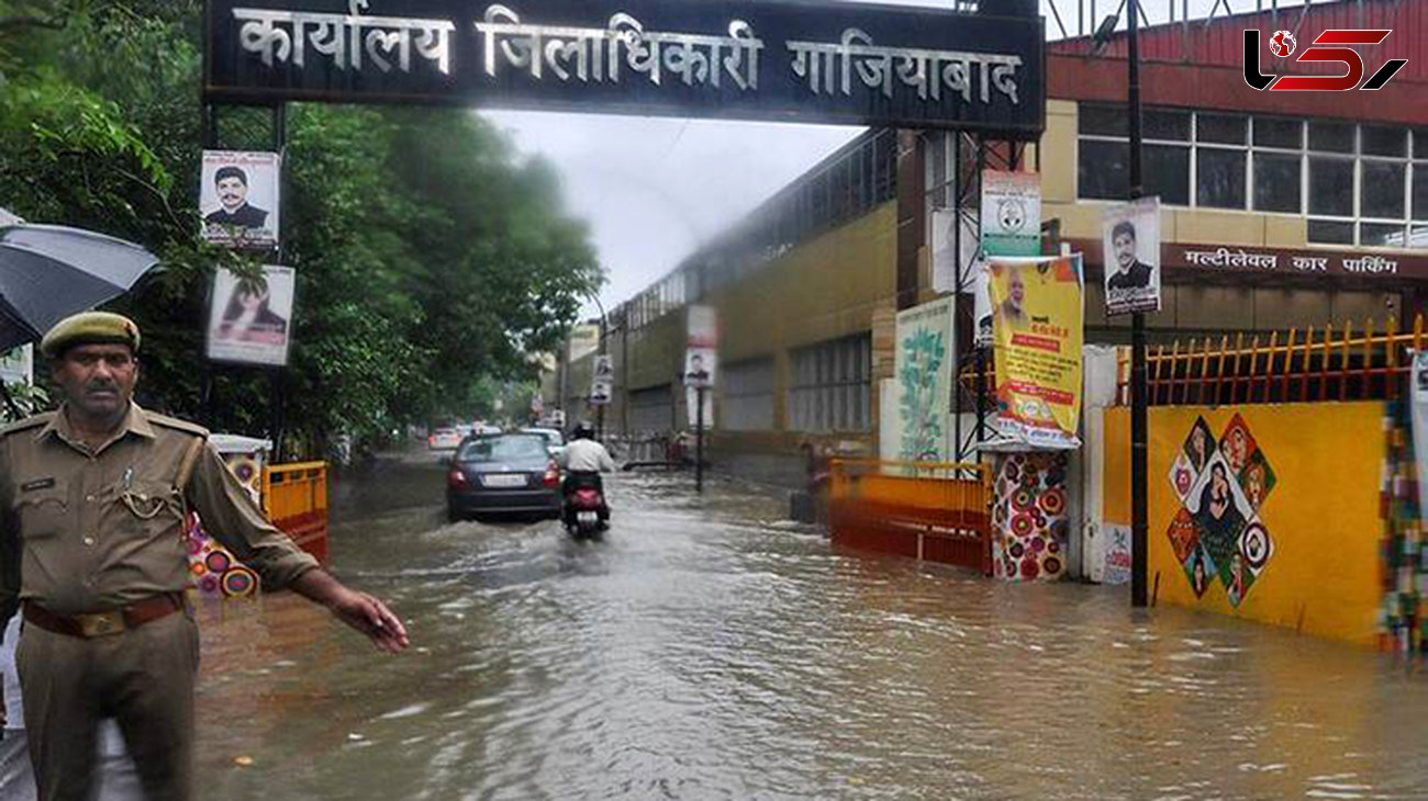 باران‌های سیل‌آسای هند ۴۹ کشته برجای گذاشت+ تصاویر 