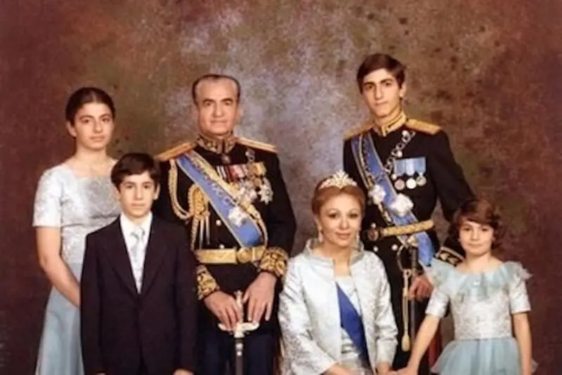 نیم‌تاج فرح پهلوی