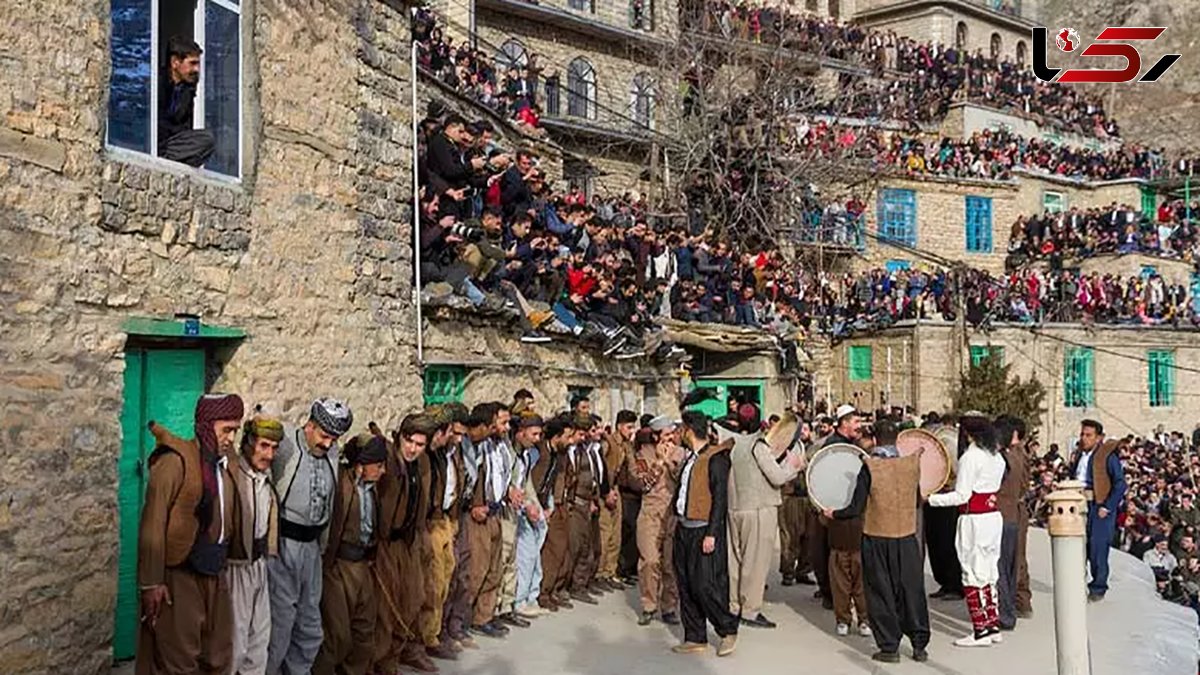 اولین فیلم از سقوط هولناک مرد جوان از بالای درخت در مراسم پیر شالیار هورامان