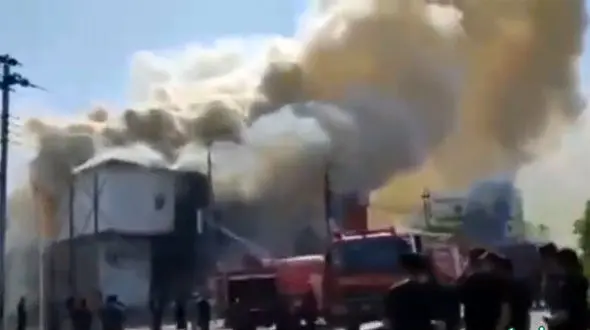 ببینید / اولین تصاویر از آتش‌سوزی در نیروگاه بصره / قطعی برق در جنوب و مرکز عراق + فیلم