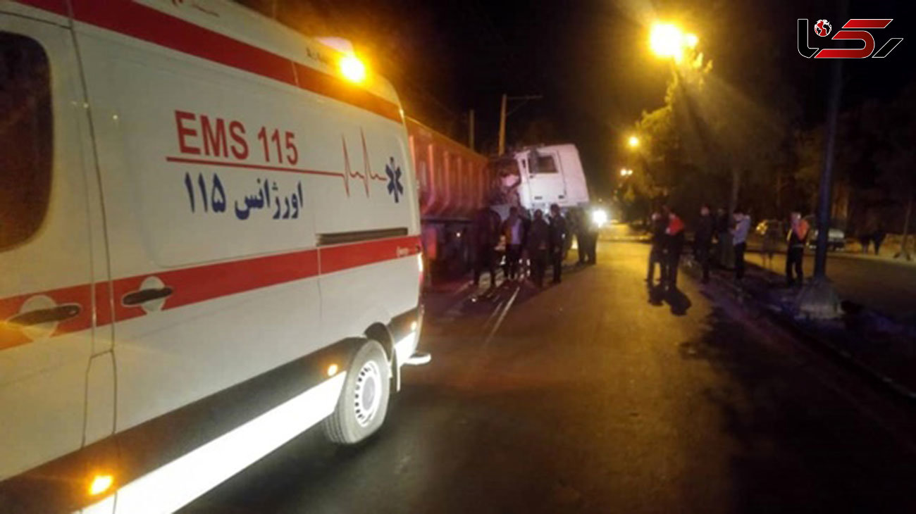 تصادف 2 کامیون در محور ابرکوه به شیراز