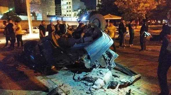 شب وحشت در کمربندی غربی کرمانشاه/ پژو 405 مچاله شد + عکس