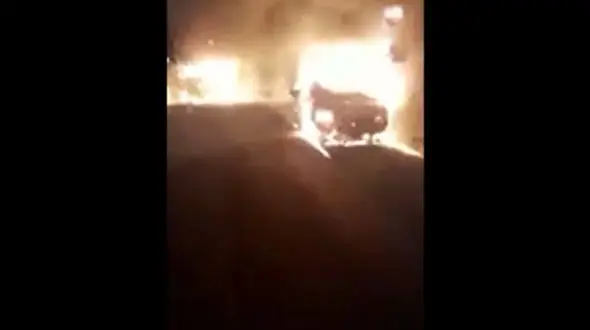 فیلم صحنه زنده سوختن 7 تن در هرمزگان/ شب گذشته رخ داد