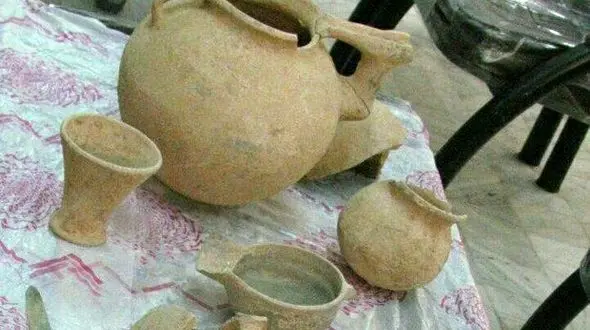 کشف اشیای تاریخی و فرهنگی ۳۰۰۰ساله در شهرستان خرمدره