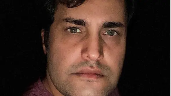 واکنش آقای بازیگر به زد وخورد آبی و قرمز دردربی