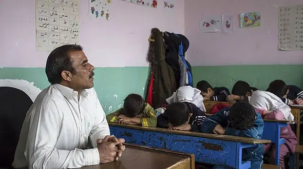 مدارس دولتی سه شیفته می شوند؟  / دردسر بزرگ برای دولت در راه است