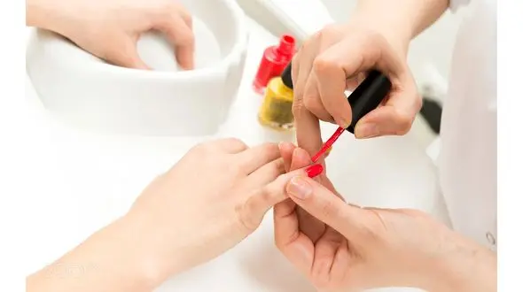 چرا برخی زنان به هر بهایی می خواهند زیبا شوند؟