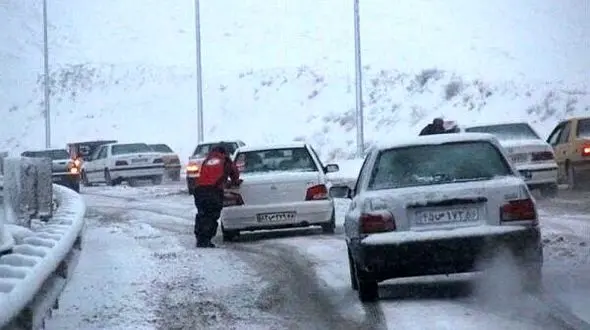 بارش سنگین برف در جاده خرم‌آباد - بروجرد