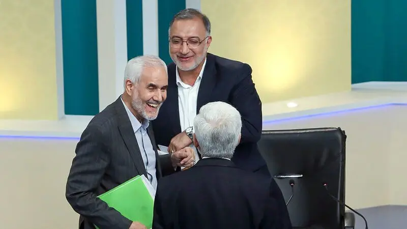 عکسی متفاوت از خوش و بش 2 رقیب در آخرین مناظره انتخابات1400