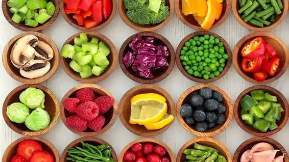 آیا مصرف میوه به تنهایی باعث کاهش وزن می شود و می‌توان آن را جایگزین وعده های غذایی کرد؟