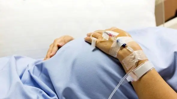 پلیدی با خانم بیمار در کما و تمساح / فیلم گفتگوی تکاندهنده / آمریکا  + فیلم 